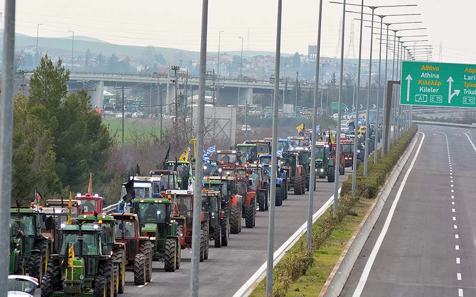 Αποκλεισμό του κόμβου στον Πλατύκαμπο αποφάσισαν οι αγρότες της Νίκαιας